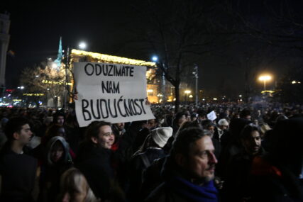 Počeo drugi protest ispred RIK-a u Beogradu: Građani blokirali saobraćaj