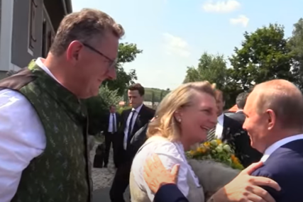 Bivša austrijska ministrica: ‘Da, plesala sam s Putinom na svadbi, reći ću vam ko je on! Citirat ću Jane Austen...‘ (VIDEO)