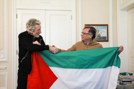 Roger Waters i kolumbijski predsjednik razvili veliku zastavu Palestine