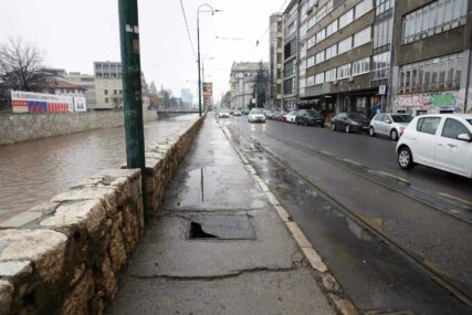 Otvoreni šahtovi prijetnja građanima u Sarajevu! Gdje su načelnici, kud se šeću pa ne vide? (FOTO)