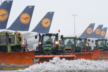 Snježna oluja zatvorila aerodrom u Minhenu i izazvala brojne probleme