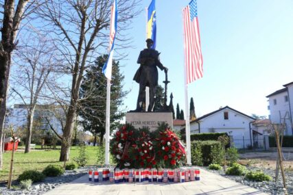 Ljubuški podigao spomenik u čast Petru Hercegu Toniću koji je spasio stotine američkih mornara u napadu na Pearl Harbor