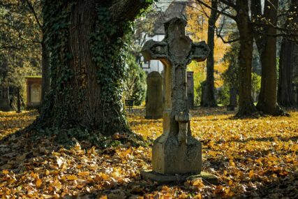 Bračni par živi u kući na groblju u Munchenu već 40 godina: Otkrili su šta su sve doživjeli