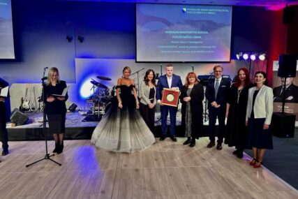 Ministar Vojin Mijatović dobio zlatnu nagradu 'GlobalLocal' u Dubrovniku