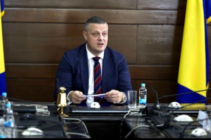 Vojin Mijatović uputio pojašnjenje građanima i obavijest SDADF botovima oko minimalne plate