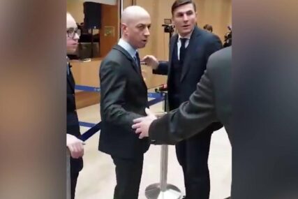 Incident na žrijebu Lige prvaka: Legendarnom fudbaleru zabranili da uđe u salu, nisu ga prepoznali (VIDEO)