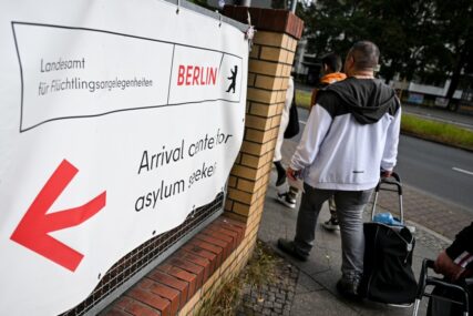 Oko 350.000 ljudi zatražilo azil u Njemačkoj 2023., mnogo više nego u 2022.