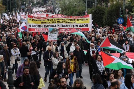 Atina: Hiljade ljudi marširalo do izraelske ambasade protestujući protiv napada u Gazi