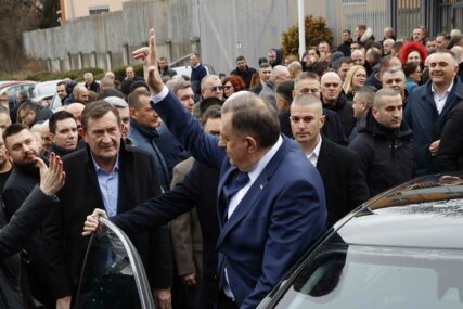 I za kraj - Dodik i tri prsta (FOTO)