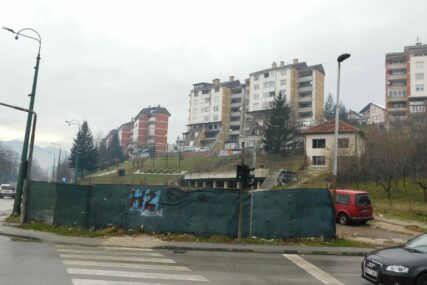 Napušteno gradilište: Investitor umro, novi vlasnici još nisu počeli sa radovima (FOTO)
