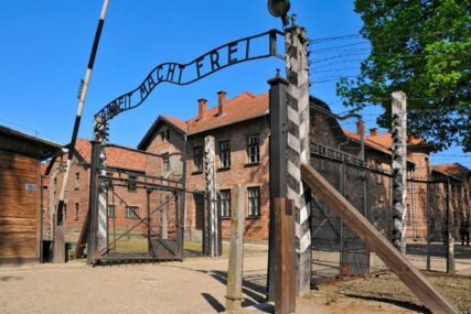 Poljake razbjesnila objava Ursule von der Leyen o Auschwitzu