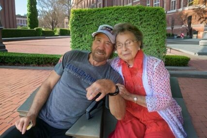 Nije ni čudo da Chuck Norris može sve: Njegova majka Wilma proslavila je 102. rođendan i još uvijek je vitalna!