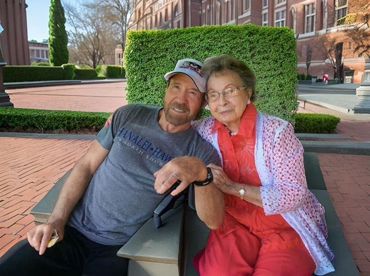 Chuck Norris sa majkom Wilmom