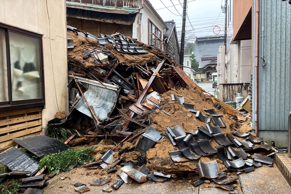 Japan: Broj Poginulih Povećan Na 64, Mnogi Zarobljeni Ispod Ruševina