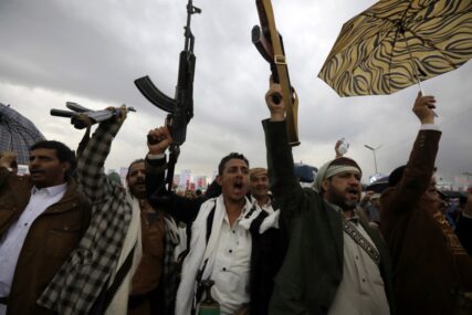 U britanskim i američkim napadima na ciljeve Huta u Jemenu 14 ubijenih