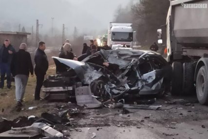 Stravična nesreća na putu M-17 kod Žepča: Saobraćaj obustavljen