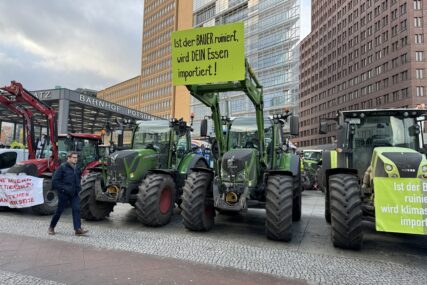 Njemački poljoprivrednici traktorima blokirali glavne ulice u Berlinu
