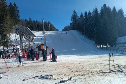 Ski centar u BiH večeras omogućio besplatno skijanje