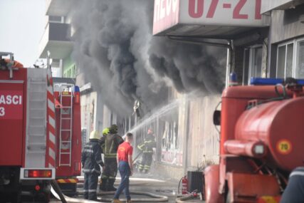 SA LICA MJESTA Borba s požarom na sarajevskoj pijaci Heco i dalje traje (FOTO+VIDEO)