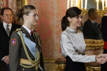 Buduća kraljica Španije prvi se put pojavila u vojnoj uniformi i privukla mnoge poglede
