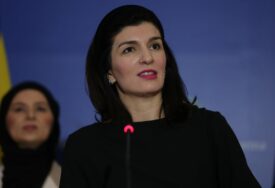 Sabina Ćudić: "Odluka o zabrani nošenja hidžaba u OS BiH diskriminiše samo žene"