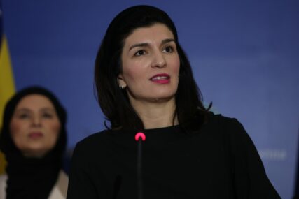 Sabina Ćudić: "Odluka o zabrani nošenja hidžaba u OS BiH diskriminiše samo žene"