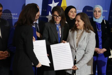 Sarajevska deklaracija: Formirana Parlamentarna mreža za slobodu vjeroispovijesti i uvjerenja JIE (FOTO)