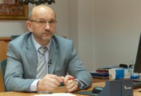 Nakon 9 godina Isović odlazi s pozicije direktora Porezne uprave FBiH, a procurila i vijest ko bi ga mogao naslijediti