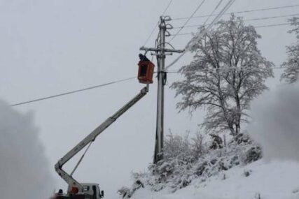 Snijeg zatrpao Prištinu, a neke općine ostale bez struje