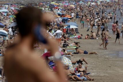 Španija: Nastavak abnormalno visokih temperatura, plaže krcate