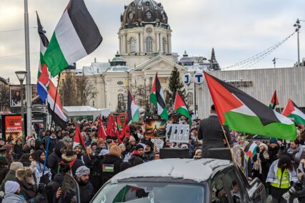 Stotine ljudi na ulicama Stockholma traži od Izraela da zaustavi etničko čišćenje