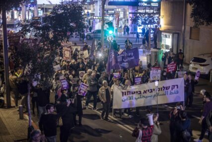IMA I NORMALNIH Antiratni izraelski aktivisti održali protest u Tel Avivu (FOTO)