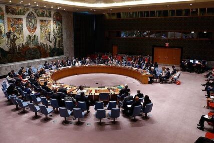 Oštra osuda u UN-u: Vijeće sigurnosti usvaja rezoluciju protiv napada hutskih snaga na Crvenom moru