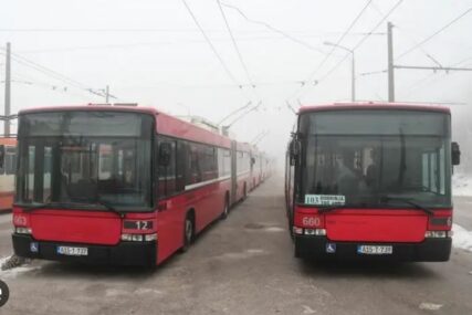 Zbog sudara automobila na Trgu Austrija, trolejbuski saobraćaj bio u prekidu