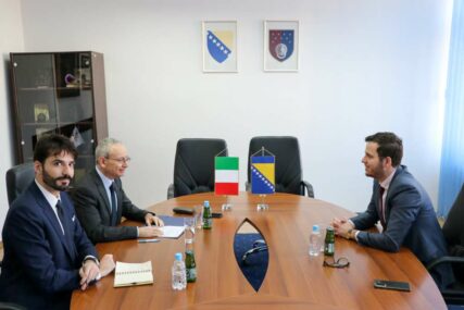 Premijer Uk i ambasador Di Ruzza o uspostavi novih aviolinija i izgradnji Muzeja Ars Aevi