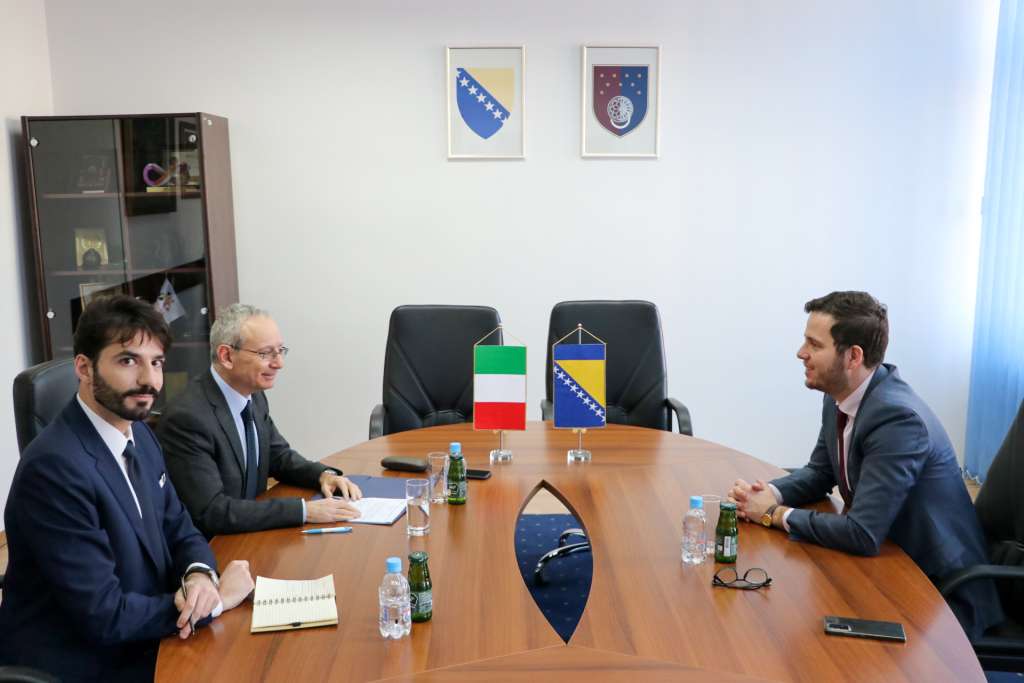 Nick Di Ruzza Premijer Uk i ambasador Di Ruzza o uspostavi novih aviolinija i ...