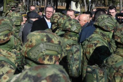 Vučić naoružava vojsku, Dodik šeta uz njega po kasarni Topčider: Moramo biti spremni, moramo strahovito ubrzati