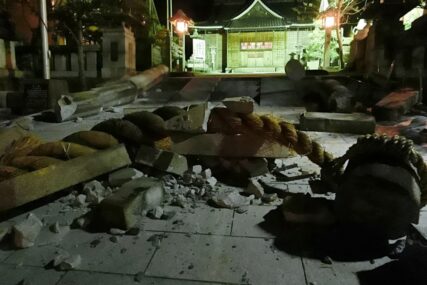 Japan danas pogodilo više od 80 zemljotresa, srušeno najmanje 30 zgrada