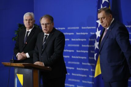 SDA: "Trojka" pod izgovorom evropskog puta pristala na Izborni zakon po željama HDZ-a