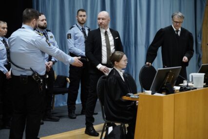 Masovni ubica Breivik izgubio tužbu protiv države, ostaje u strogoj izolaciji