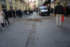 Oglasili se iz MUP-a KS zbog obrušavanja fasade u centru Sarajeva: Žena zadobila teške povrede