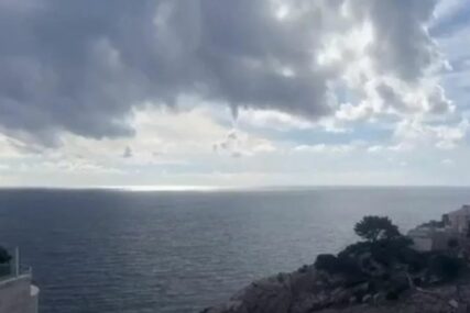 U Dubrovniku rijedak i moćan fenomen digao se iznad mora (VIDEO)