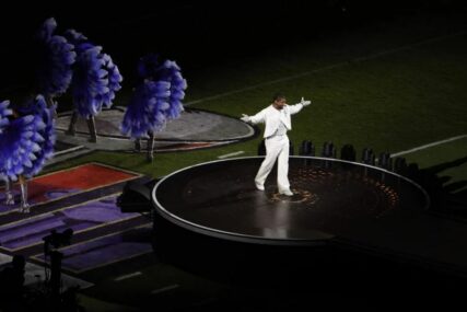 Super Bowl 2024: Usher uz stare hitove napravio "ludnicu" (VIDEO)