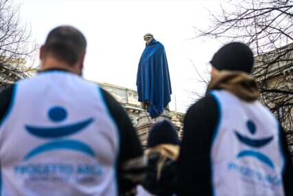Aktivisti pokrili spomenike u Milanu kako bi podigli svijest o beskućnicima