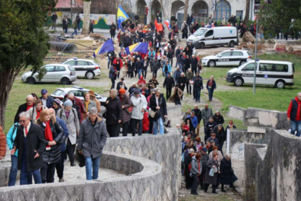 Antifašisti posjetili Partizansko groblje pod jakom policijskom pratnjom i poručili: "Ovo je fašizam"