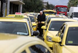 Atina: Taksisti započeli 48-satni štrajk, sutra najavljen generalni štrajk radnika