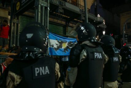 Sukobi na ulicama Buenos Airesa, policija koristila "gumenu municiju" (VIDEO)