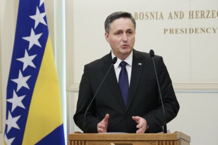 Bećirović čestitao premijeru Kraljevine Švedske Ulfu Kristerssonu povodom prijema te države u NATO