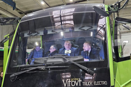 Dodik u Bjelorusiji: "Posjetili firmu koja se bavi proizvodnjom kamiona, autobusa, tramvaja…"
