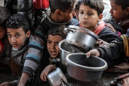 Humanitarna katastrofa u Gazi: Gužve u redovima za hranu